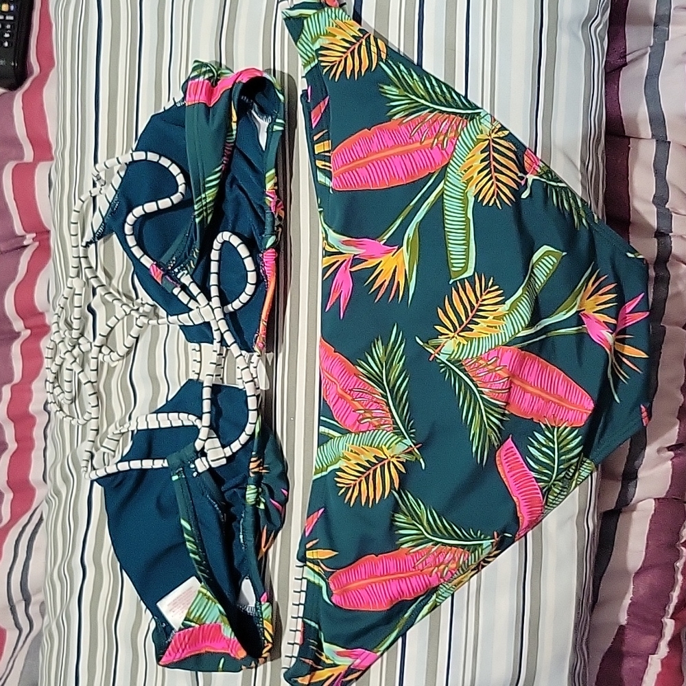 Floral Bikini - Picture 4 of 6